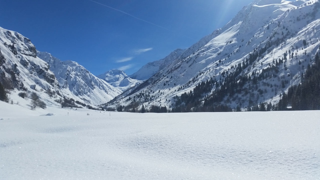 Chalet rental Les Petits Montagnards visit and enjoy a breathtaking view of the glacier 